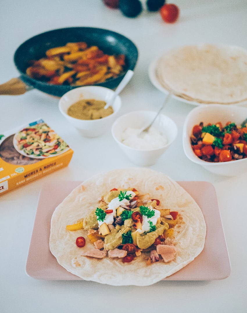 mutsis-on-emilian-Kanafajitakset nektariini-tomaattisalsalla (1).jpg