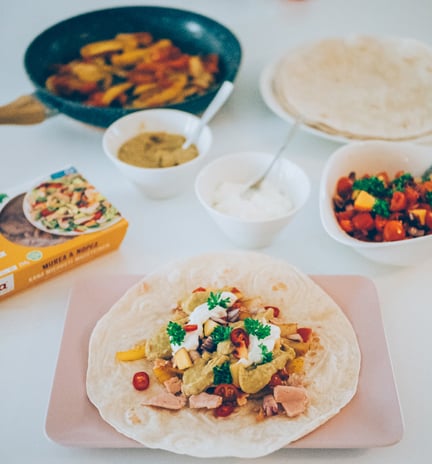 mutsis-on-emilian-Kanafajitakset nektariini-tomaattisalsalla (1).jpg